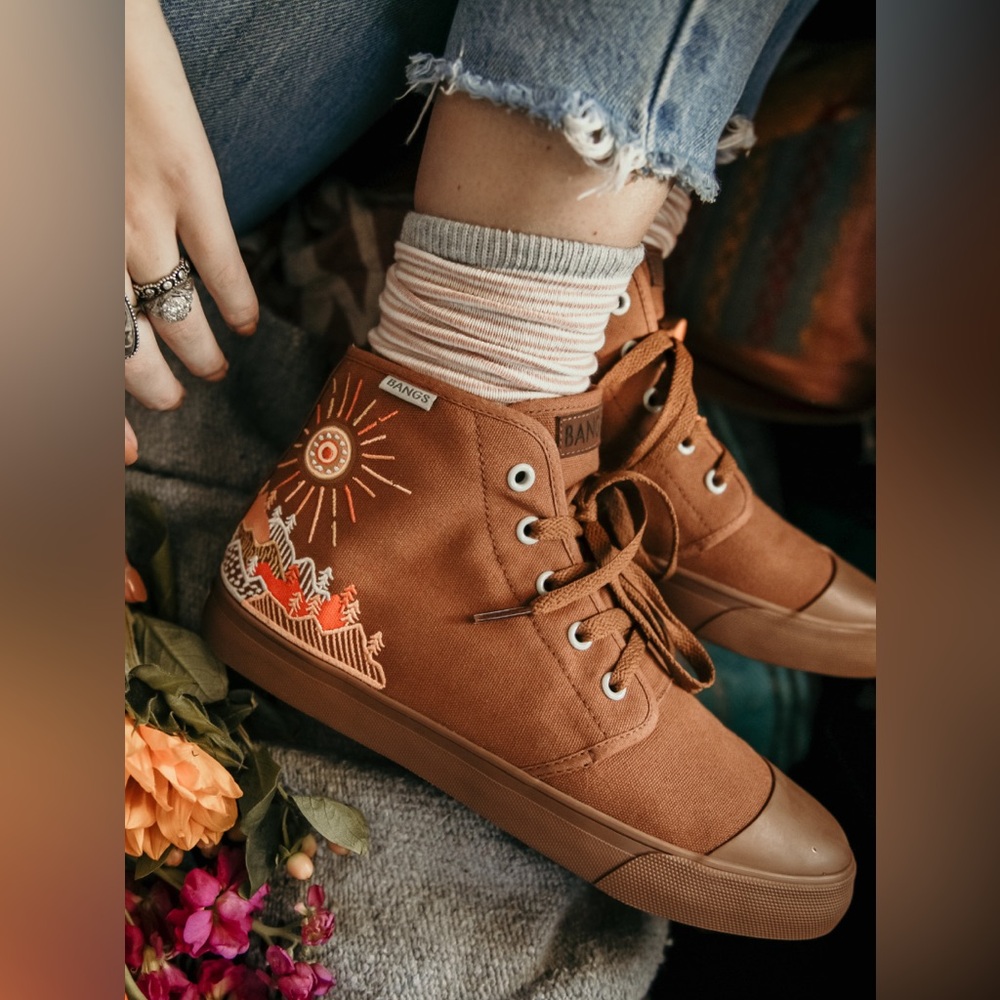 NWOB BANGS Sunrise mountain brown canvas high tops Unisex women’s 10.5 men’s 9.
